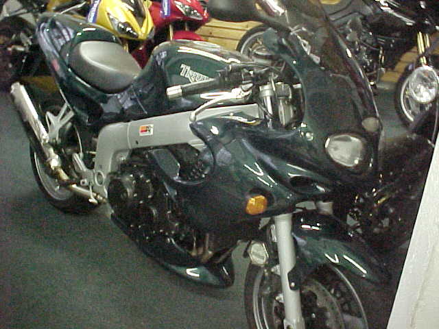 Triumph Rs955i