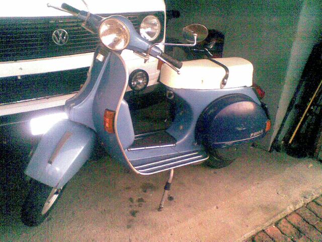 Vespa P200e