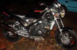 Suzuki Bandit V400