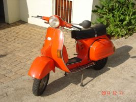 Vespa P200e