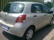  Yaris
