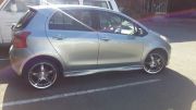  Yaris