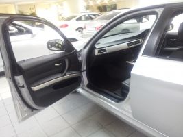  320i Auto