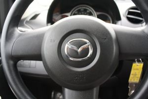  Mazda2