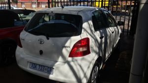  Yaris