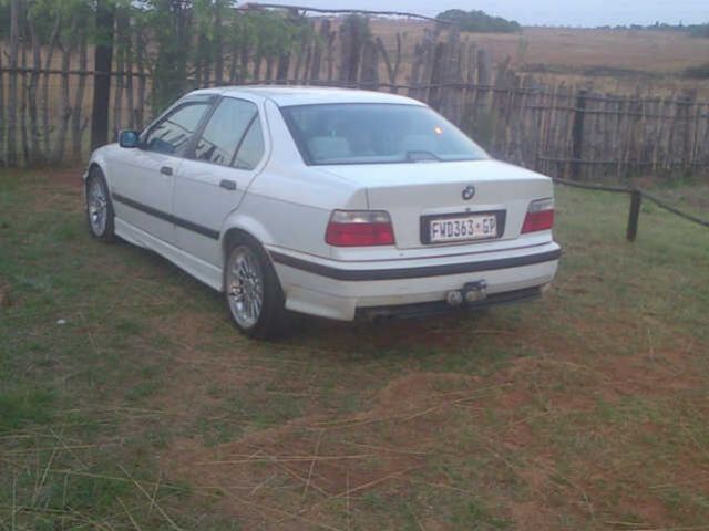 323i