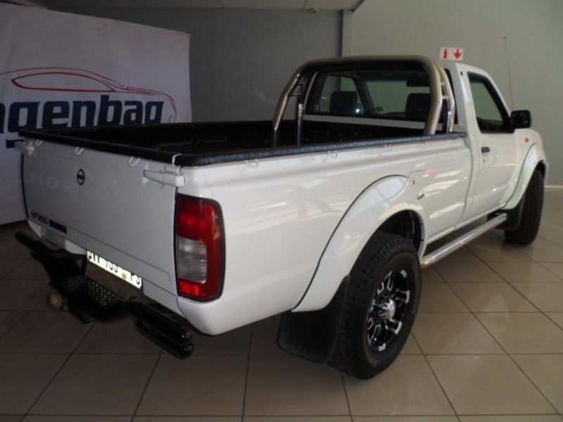  Hardbody Np 300 2.5tdi Lwb 4x4 S/cab