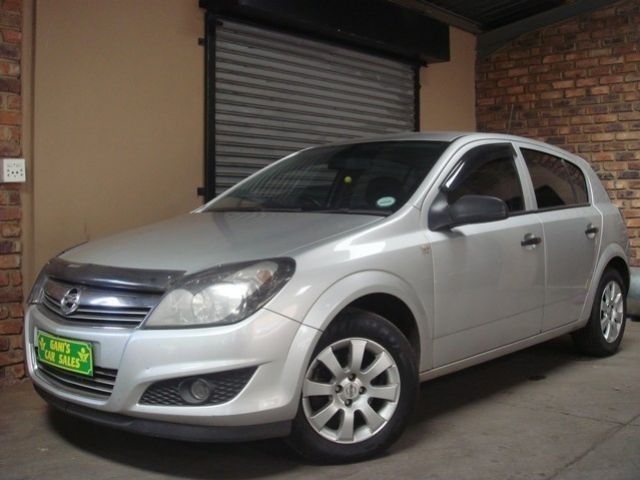 Opel Astra 1.4 Ess  class=