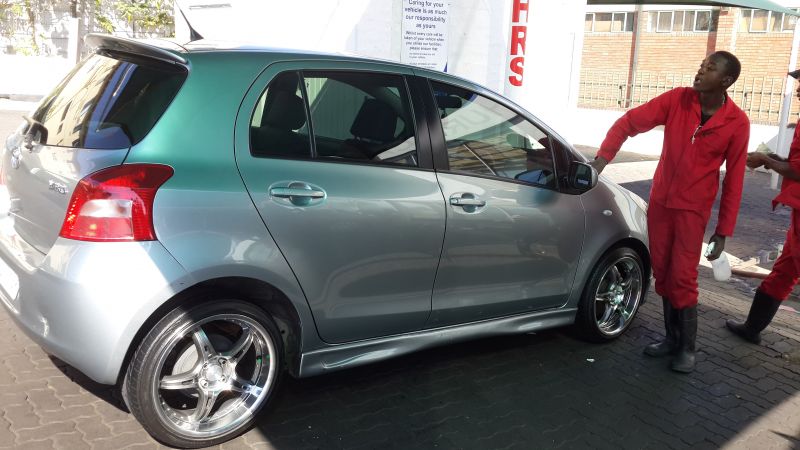  Yaris